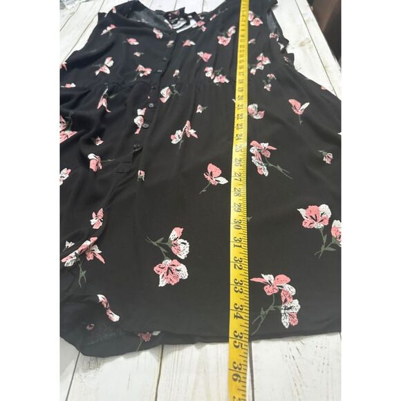 Torrid Black Floral Challis Button Up Romper with Tie, Size 2 (2X) - Picture 3 of 8